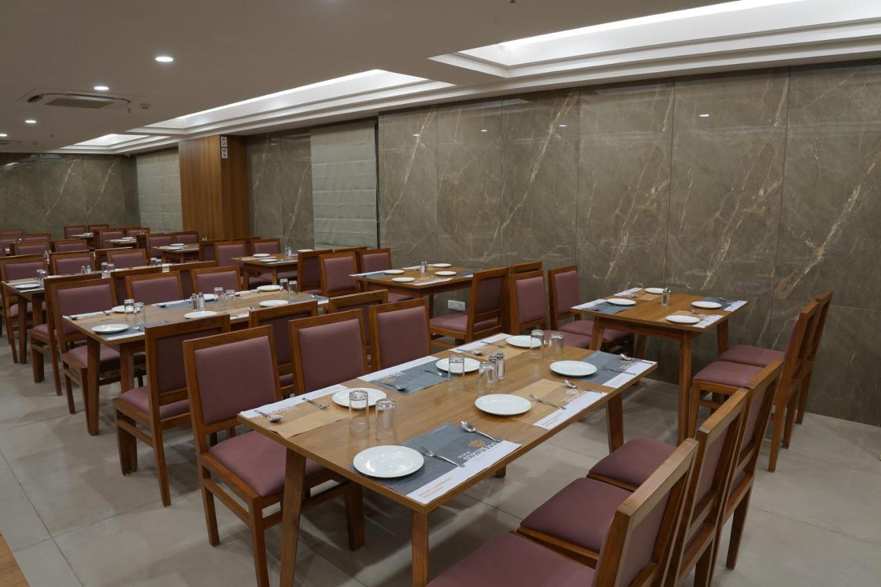Hotel Stature Inn Kevadia Luaran gambar