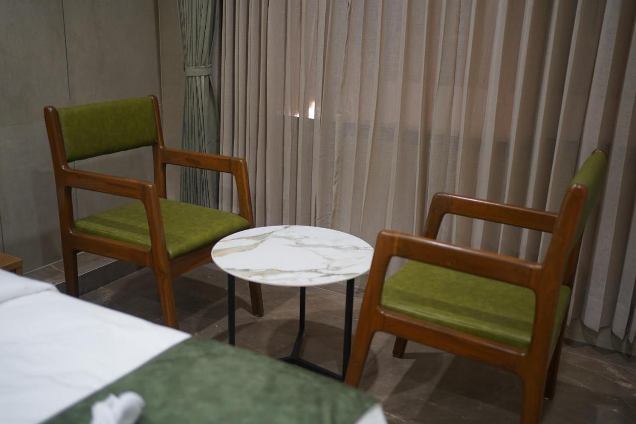 Hotel Stature Inn Kevadia Luaran gambar